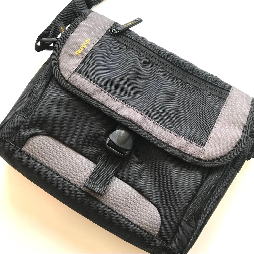Targus Messenger padded bag with handle & strap